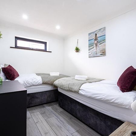7 Guests - 4 Bedroom - Free Wi-Fi - Кетъринг Екстериор снимка