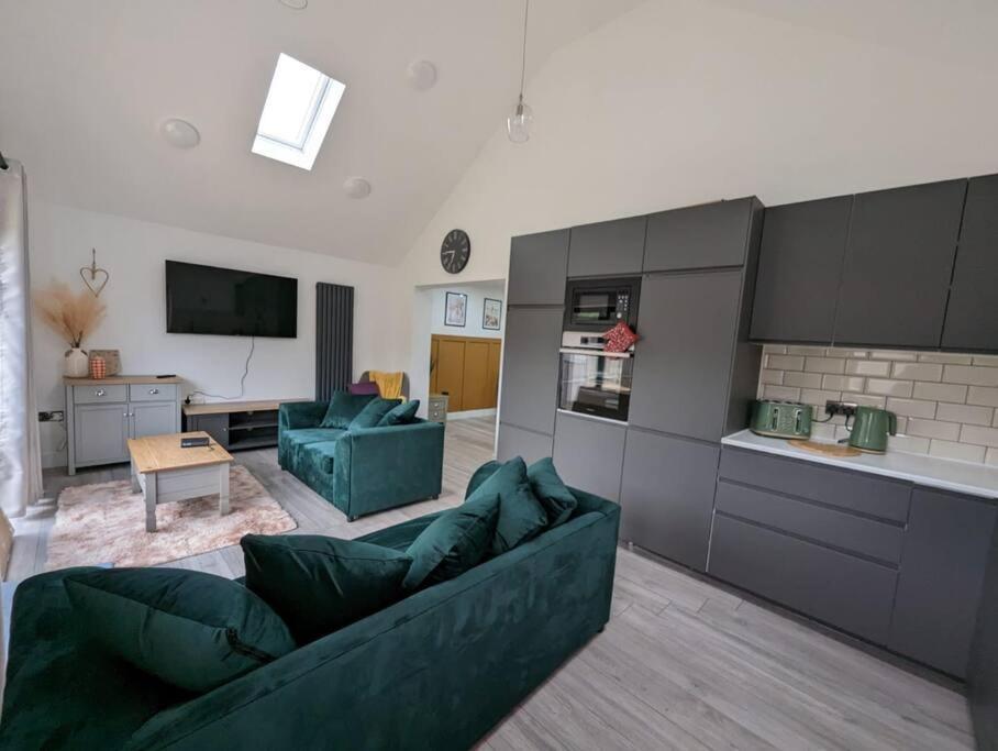 7 Guests - 4 Bedroom - Free Wi-Fi - Кетъринг Екстериор снимка