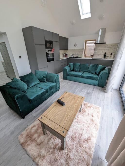 7 Guests - 4 Bedroom - Free Wi-Fi - Кетъринг Екстериор снимка