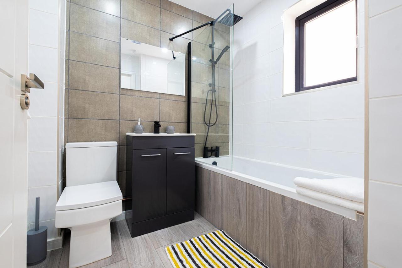 7 Guests - 4 Bedroom - Free Wi-Fi - Кетъринг Екстериор снимка