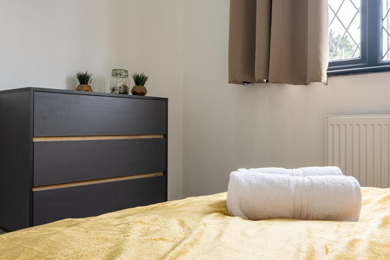 7 Guests - 4 Bedroom - Free Wi-Fi - Кетъринг Екстериор снимка