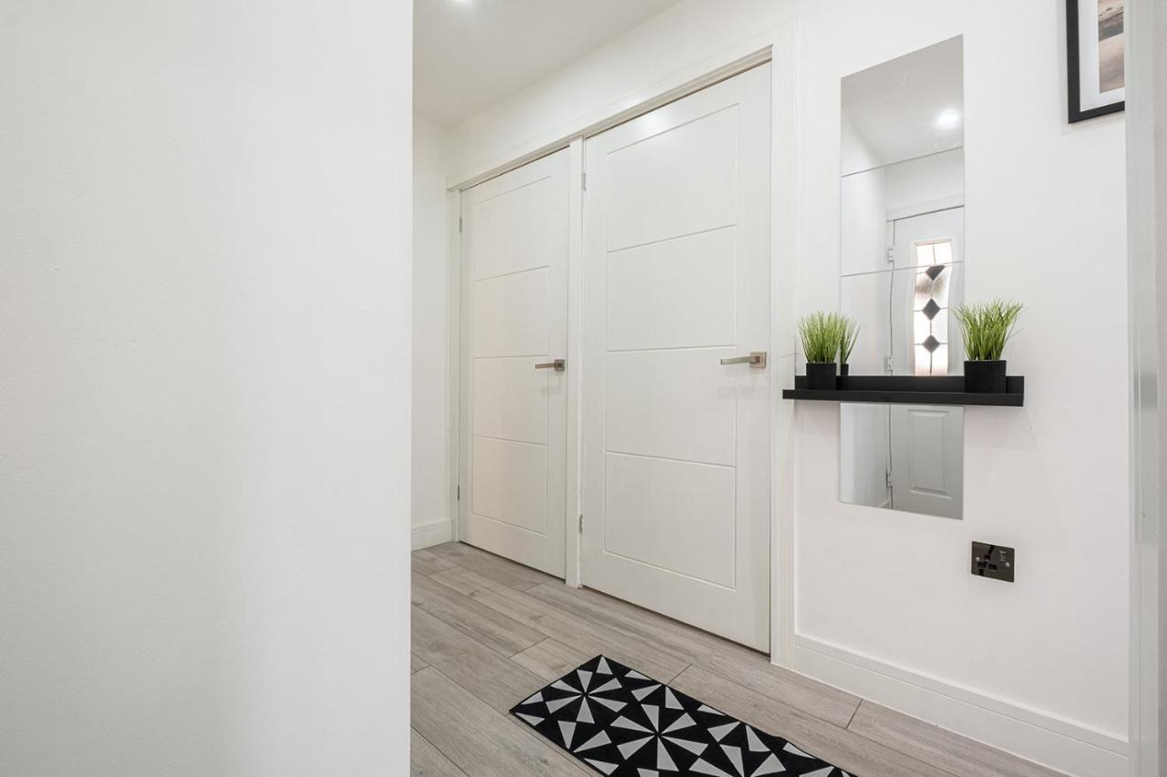 7 Guests - 4 Bedroom - Free Wi-Fi - Кетъринг Екстериор снимка