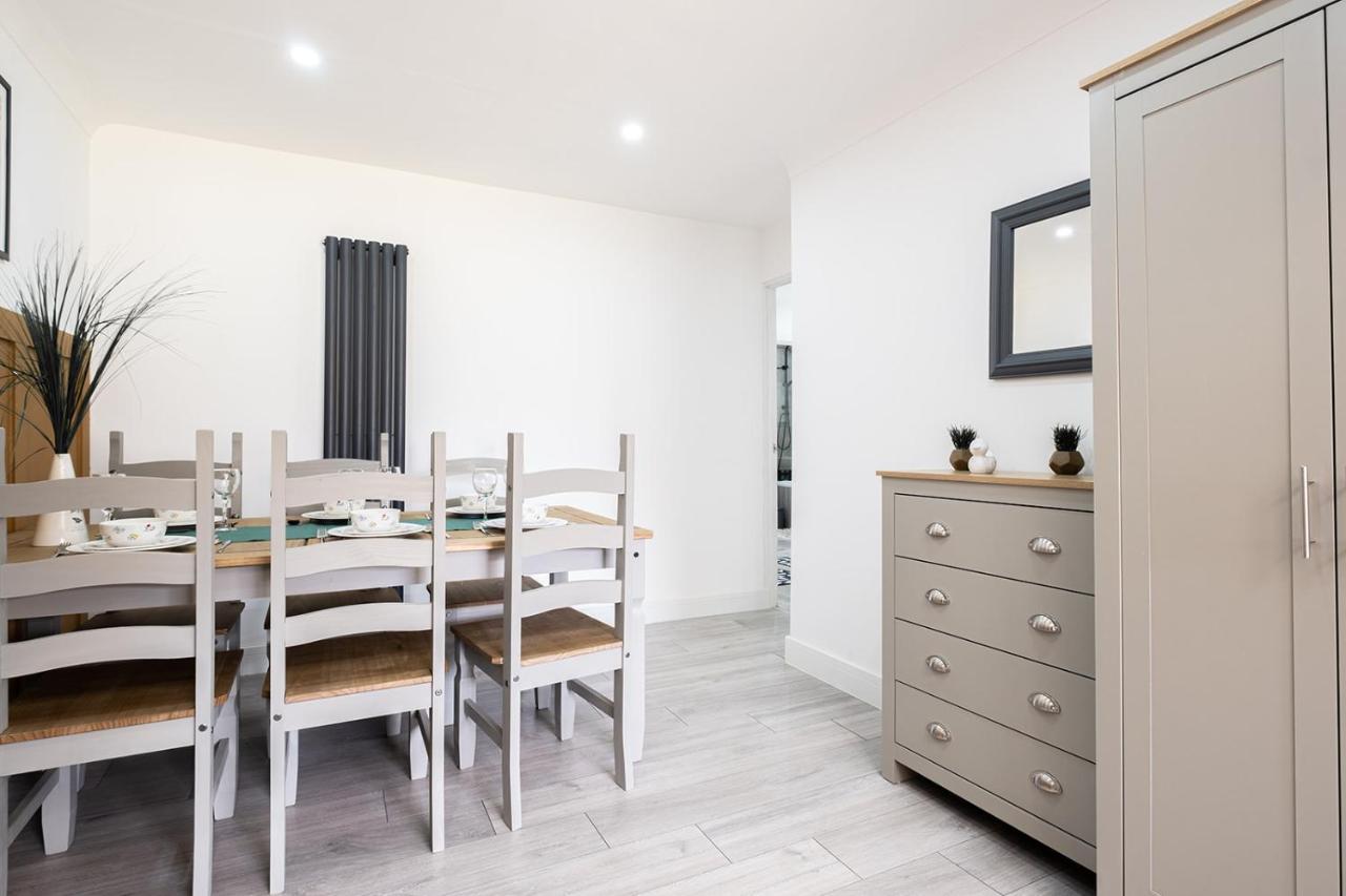7 Guests - 4 Bedroom - Free Wi-Fi - Кетъринг Екстериор снимка