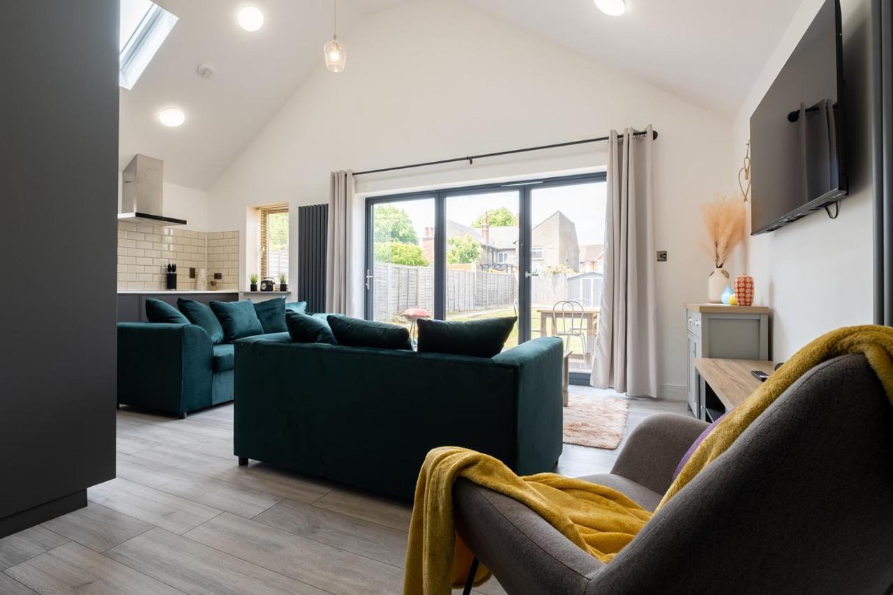 7 Guests - 4 Bedroom - Free Wi-Fi - Кетъринг Екстериор снимка