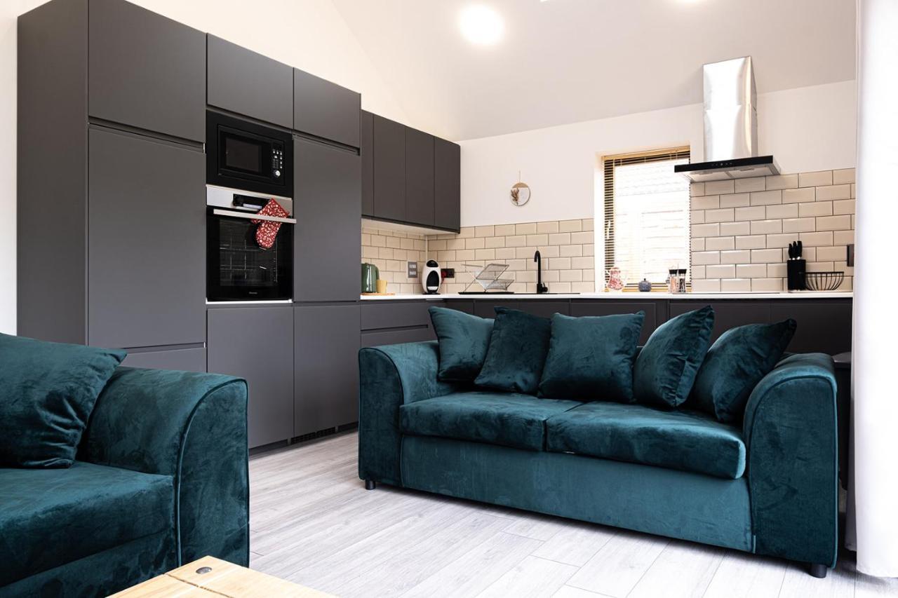 7 Guests - 4 Bedroom - Free Wi-Fi - Кетъринг Екстериор снимка