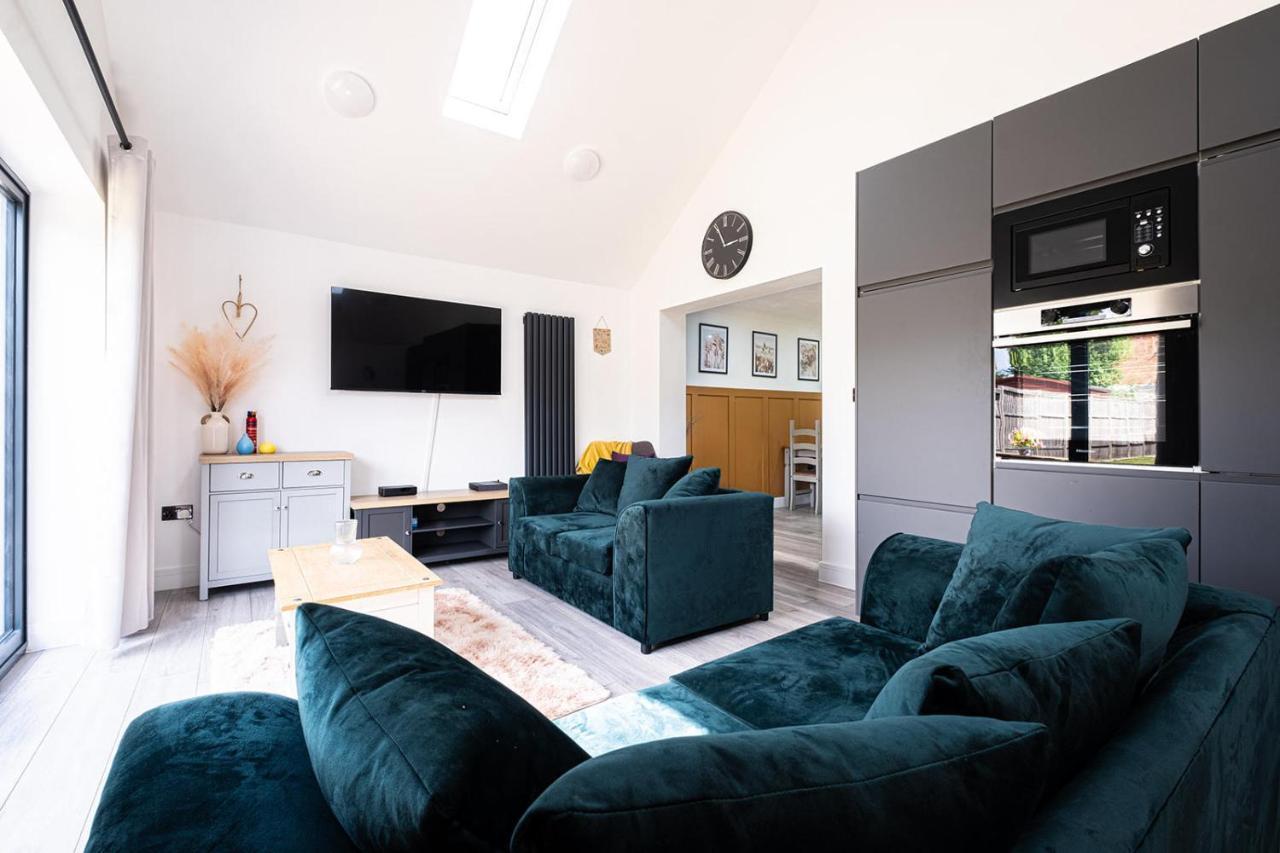 7 Guests - 4 Bedroom - Free Wi-Fi - Кетъринг Екстериор снимка