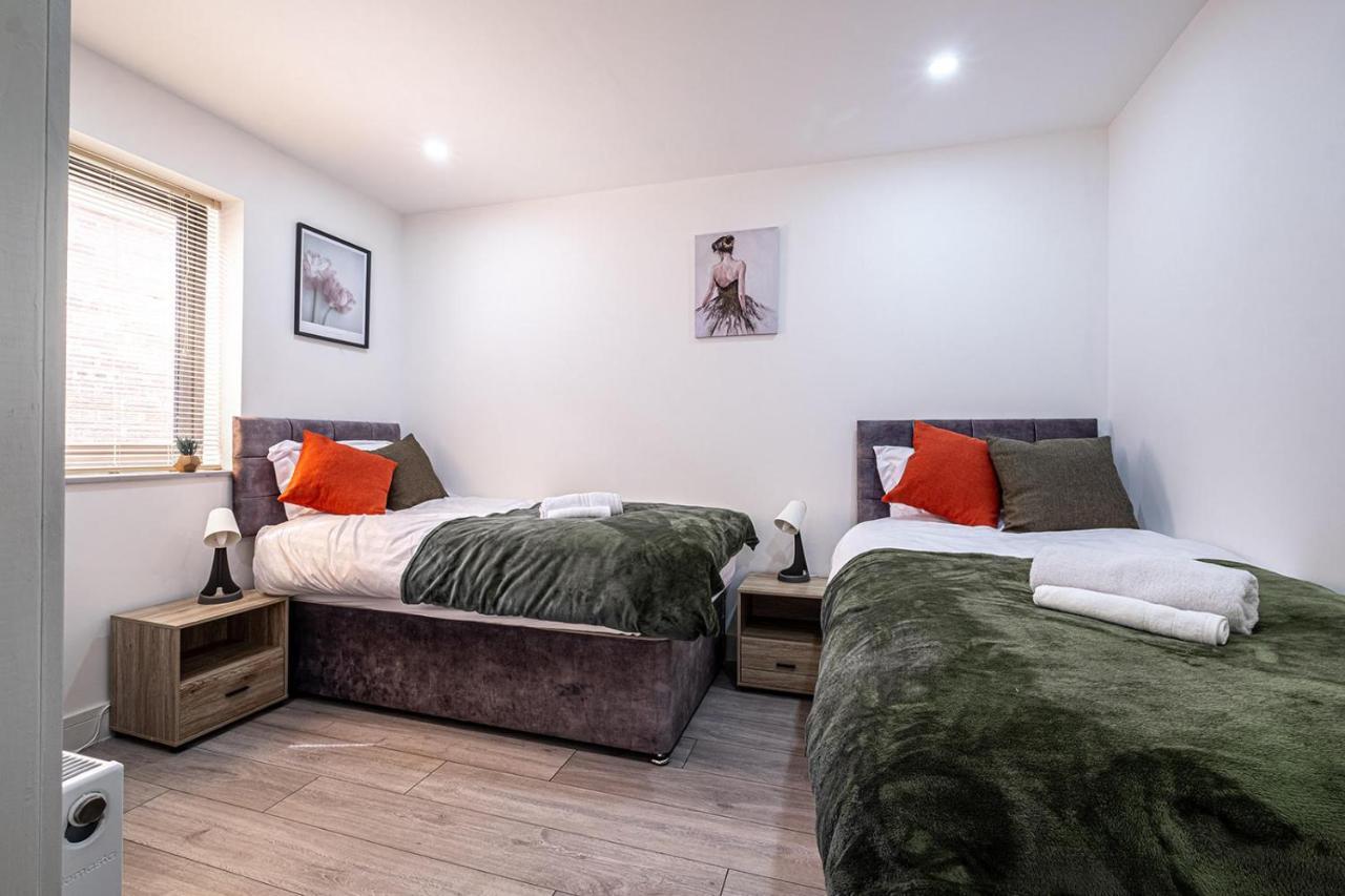 7 Guests - 4 Bedroom - Free Wi-Fi - Кетъринг Екстериор снимка