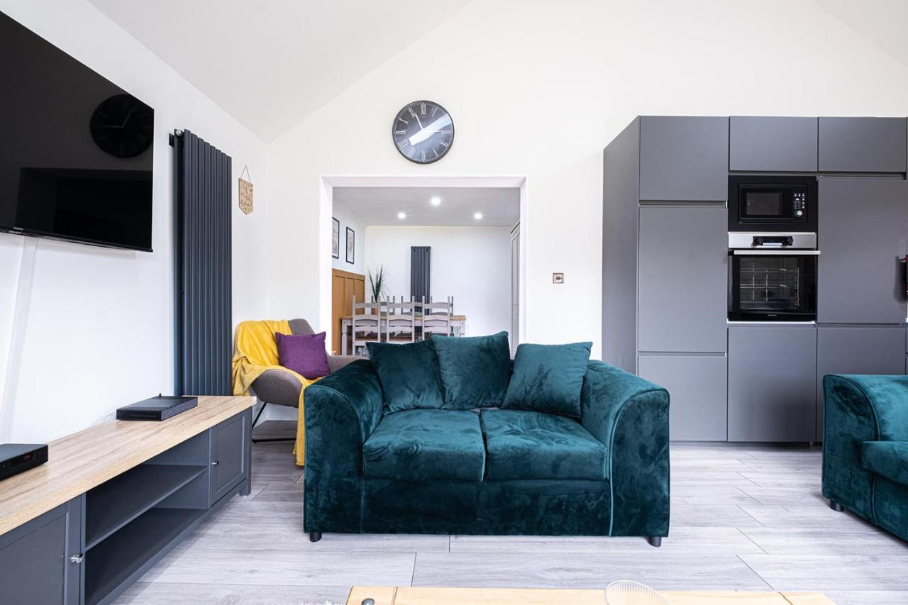 7 Guests - 4 Bedroom - Free Wi-Fi - Кетъринг Екстериор снимка