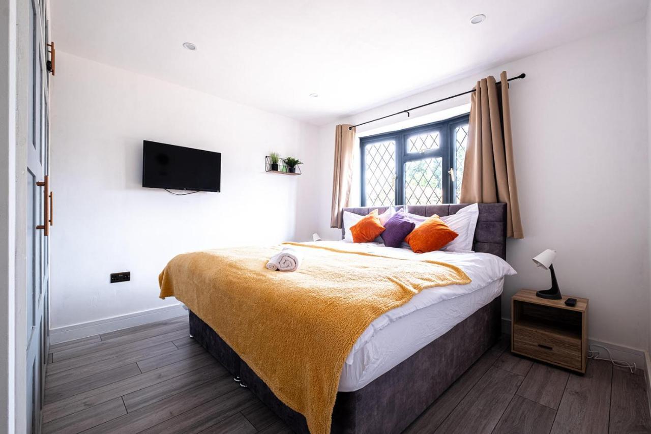 7 Guests - 4 Bedroom - Free Wi-Fi - Кетъринг Екстериор снимка